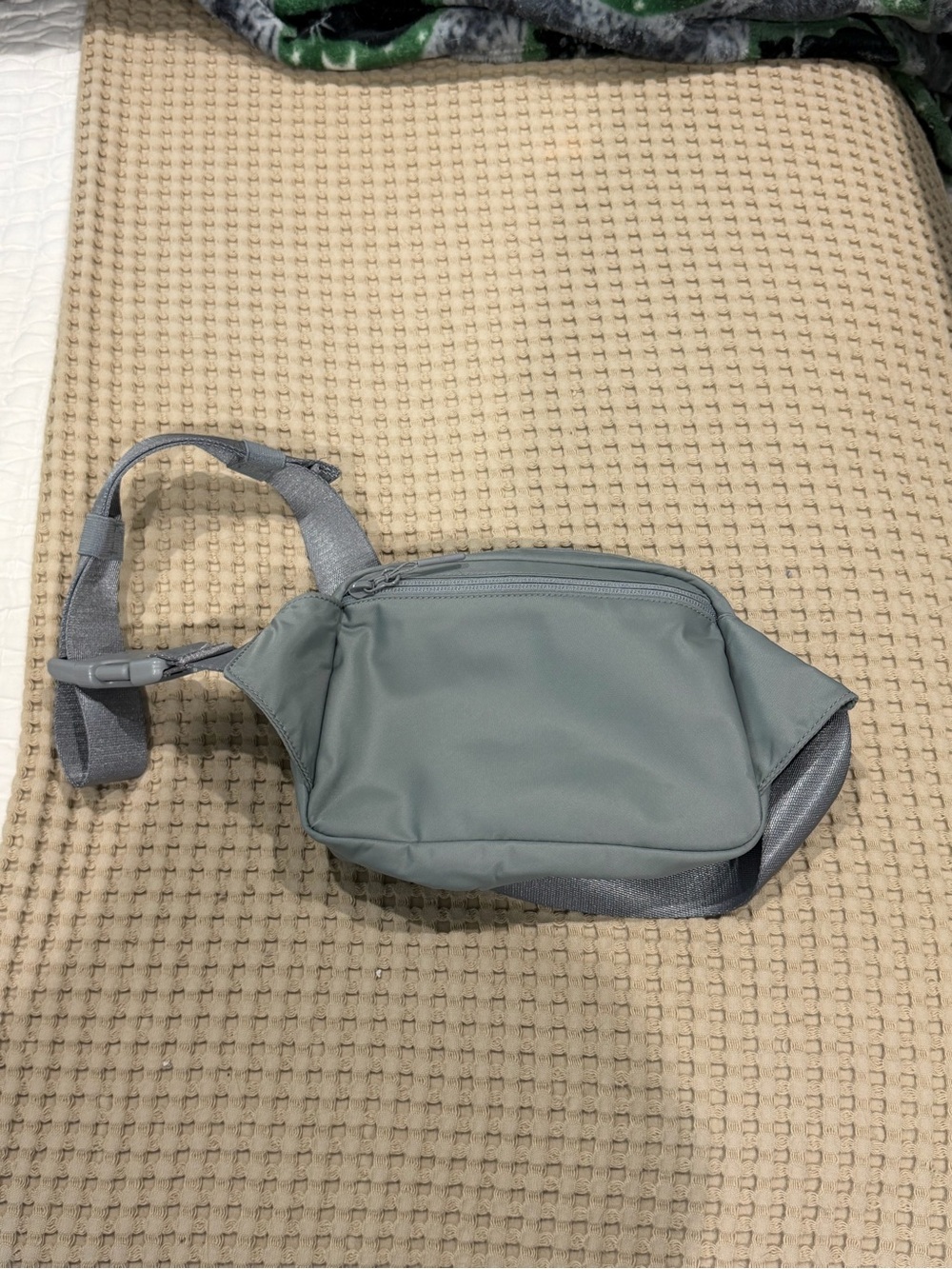 Lululemon athletica Large grey belt bag - Picture 3 of 4